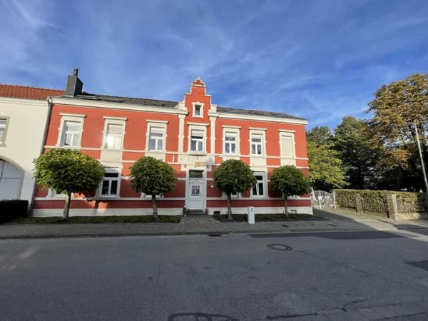 Immobilie in Waldfeucht - Denkmalgeschütztes Dreifamilienhaus mit historischem Charme und drei Wohneinheiten! - Bild 0