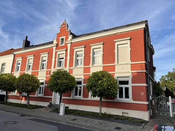 Immobilie in Waldfeucht - Denkmalgeschütztes Dreifamilienhaus mit historischem Charme und drei Wohneinheiten! - Bild 1