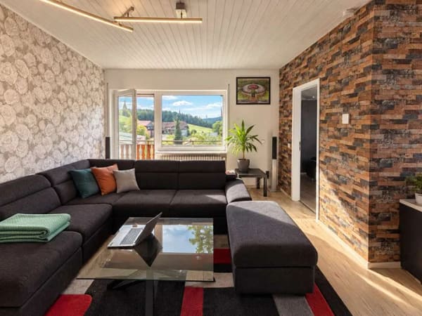 Immobilie in Furtwangen im Schwarzwald - MEGA-CHANCE! AIRBNB FERIENWOHNUNG Ü15.000€ p.a. oder EIGENNUTZUNG/KAPITALANLAGE: Mit Südloggia & TG - Bild 0