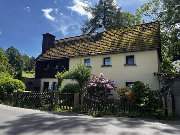 Immobilie in Sparneck - Keine Käuferprovision - Vielseitiges Einfamilienhaus – 479 m² Grundstück - Zwangsversteigerung - Bild 0