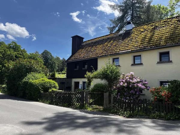 Immobilie in Sparneck - Keine Käuferprovision - Vielseitiges Einfamilienhaus – 479 m² Grundstück - Zwangsversteigerung - Bild 1
