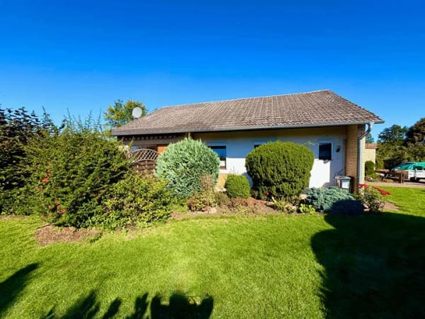 Immobilie in Harmsdorf - Schicker Bungalow unweit von Ratzeburg in idyllischer Sackgassenlage - Bild 1