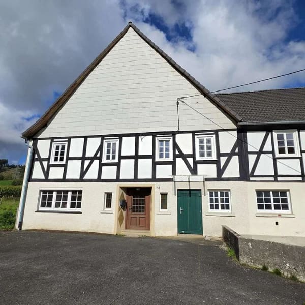 Immobilie in Eslohe - Historisches Bauernhaus mit Stall und weitläufigem Grundstück in Obersalwey - Bild 2