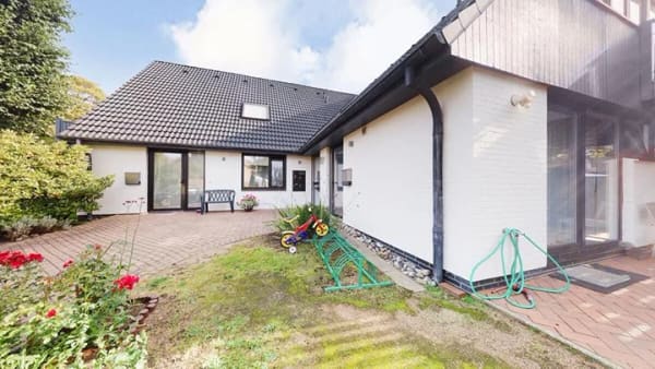 Immobilie in Holm - Vor 10 Jahren saniert - Kapitalanlage in Holm bei Wedel: sechs Einheiten, sechs Stellplätze - Bild 0