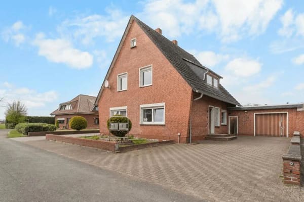Immobilie in Garrel - Zwei Wohnungen, eine Familie: bezugsfreies Haus mit 6 Schlafzimmern am Feldrand von Garrel - Bild 0