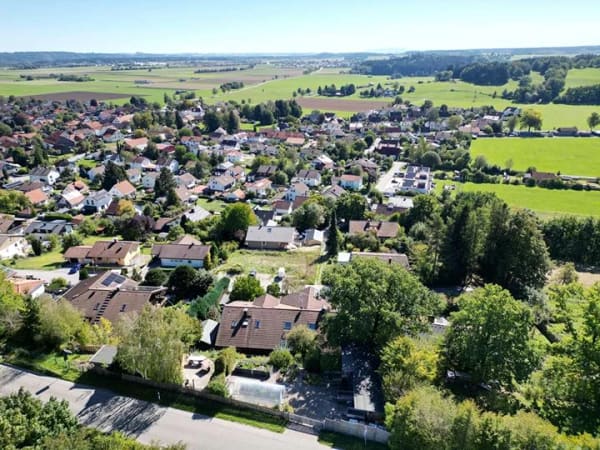 Immobilie in Fuchstal - Wohnen mit Weitblick – großzügiges Anwesen auf drei Ebenen in besonderer Lage - Bild 2
