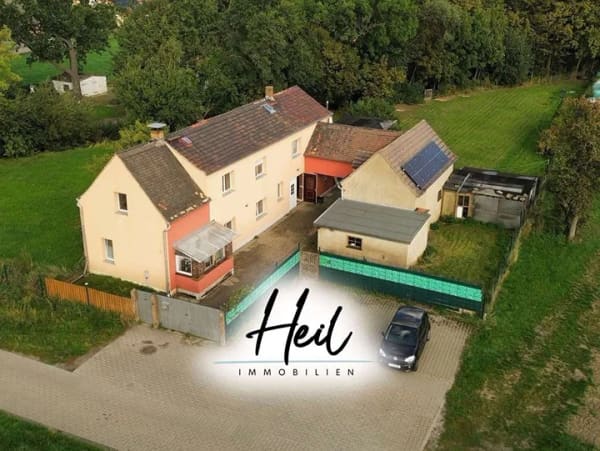 Immobilie in Pegau - Freistehendes Zweifamilienhaus auf 1.420 m² Grundstück | Scheune und Innenhof | Garage - Bild 0