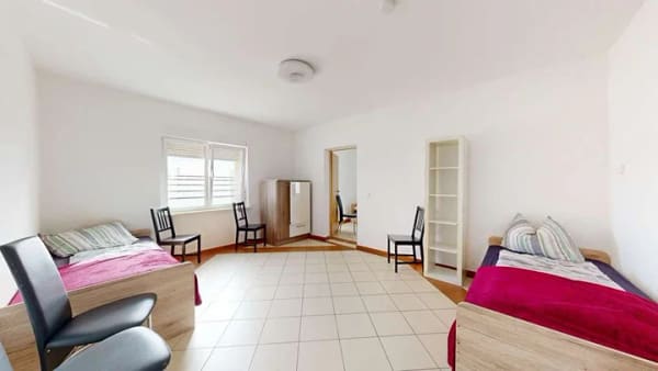 Immobilie in Pegau - Freistehendes Zweifamilienhaus auf 1.420 m² Grundstück | Scheune und Innenhof | Garage - Bild 1