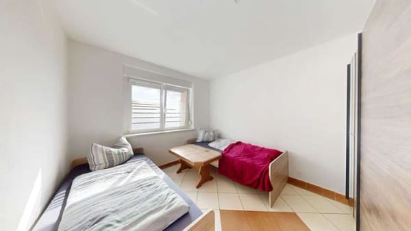 Immobilie in Pegau - Freistehendes Zweifamilienhaus auf 1.420 m² Grundstück | Scheune und Innenhof | Garage - Bild 2
