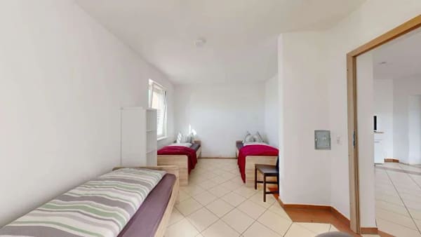 Immobilie in Pegau - Freistehendes Zweifamilienhaus auf 1.420 m² Grundstück | Scheune und Innenhof | Garage - Bild 3