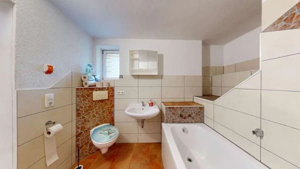 Immobilie in Pegau - Freistehendes Zweifamilienhaus auf 1.420 m² Grundstück | Scheune und Innenhof | Garage - Bild 4