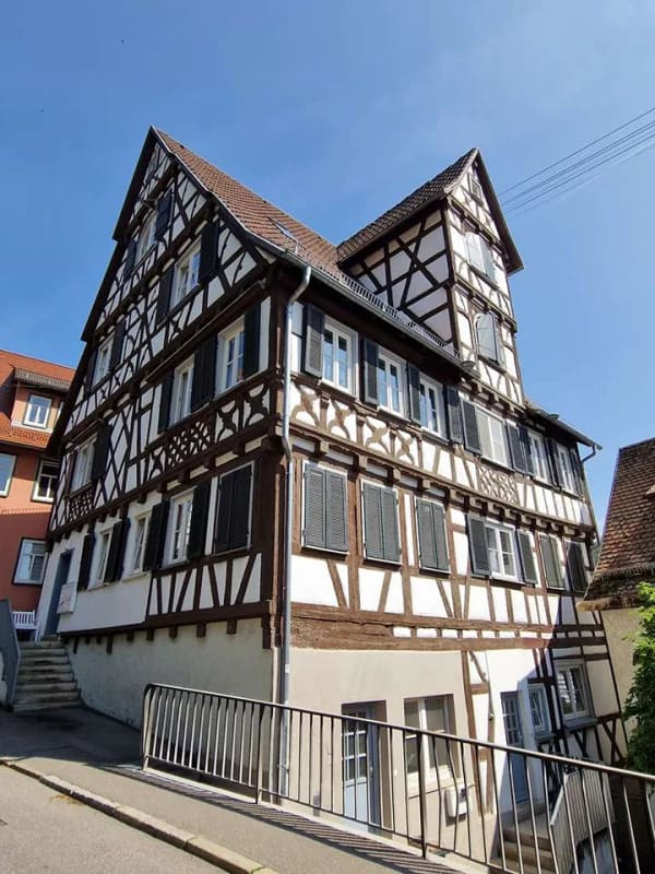 Immobilie in Calw - Einziehen & wohlfühlen! Renovierte 2-Zimmer-Wohnung im historischen Herzen von Calw - Bild 0