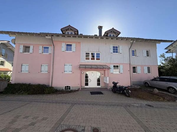 Immobilie in Wertach - Helle 3-Zimmer-Wohnung mit Balkon und Blick ins Grüne - Bild 1