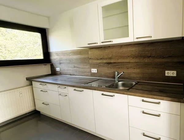 Immobilie in Illingen - Helle 2,5 Zimmer WHG im Hochparterre  mit Balkon, Stellplatz u. Gartenmitbenutzung in 75428 Illingen - Bild 1