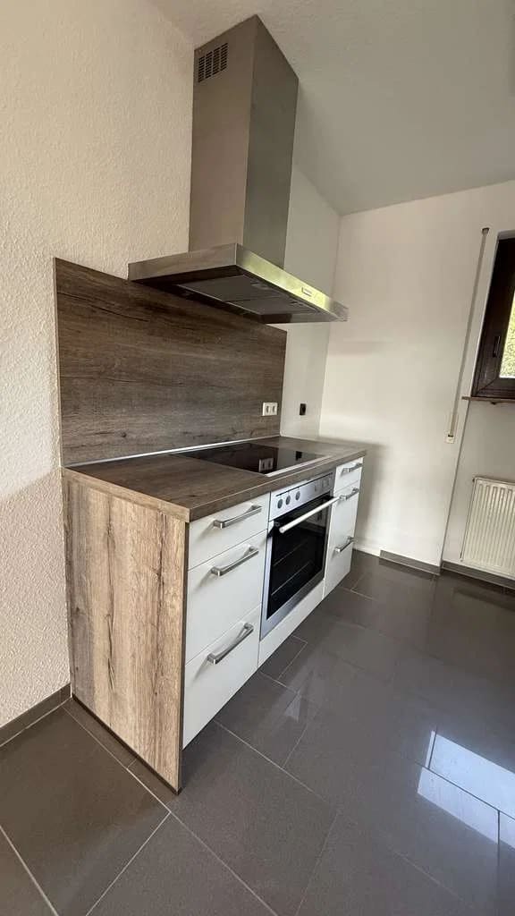 Immobilie in Illingen - Helle 2,5 Zimmer WHG im Hochparterre  mit Balkon, Stellplatz u. Gartenmitbenutzung in 75428 Illingen - Bild 2