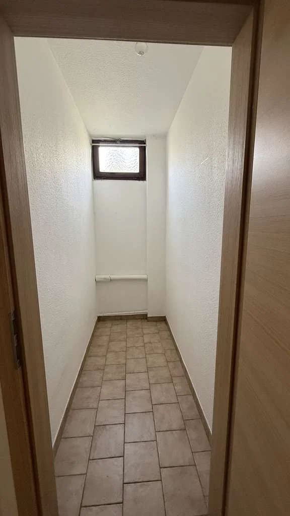 Immobilie in Illingen - Helle 2,5 Zimmer WHG im Hochparterre  mit Balkon, Stellplatz u. Gartenmitbenutzung in 75428 Illingen - Bild 3
