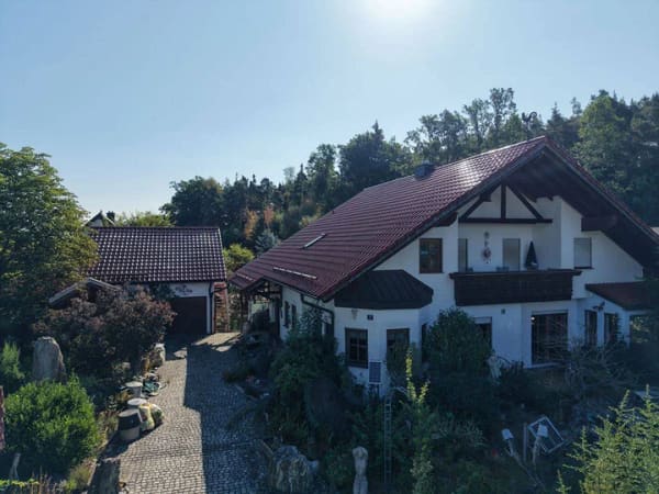Immobilie in Grafenwöhr - Ein Haus, das man gesehen haben muss – außergewöhnliches Einfamilienhaus mit 1.600 m² Grundstück - Bild 0