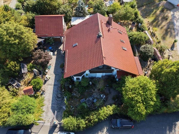 Immobilie in Grafenwöhr - Ein Haus, das man gesehen haben muss – außergewöhnliches Einfamilienhaus mit 1.600 m² Grundstück - Bild 2