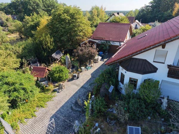 Immobilie in Grafenwöhr - Ein Haus, das man gesehen haben muss – außergewöhnliches Einfamilienhaus mit 1.600 m² Grundstück - Bild 3