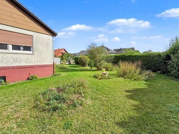Immobilie in Volkmarsen - Charmantes Einfamilienhaus mit Garten und Gestaltungspotenzial in attraktiver Lage von Volkmarsen - Bild 1