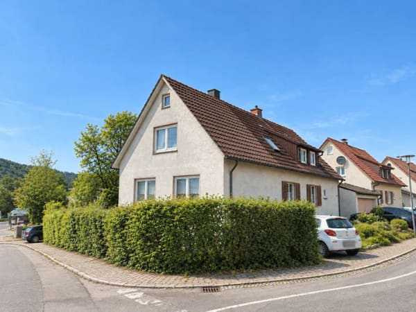 Immobilie in Wurmlingen - Charmantes Einfamilienhaus mit Einliegeroption und Doppelgarage in ruhiger Lage von Wurmlingen - Bild 1
