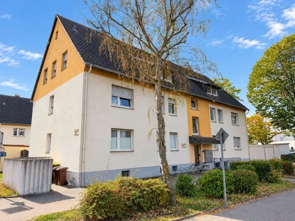 Immobilie in Mörfelden-Walldorf - Helle NEU renovierte DG-Wohnung mit Einbauküche & Kellerabteil ideal für Anleger, Singles & Paare! - Bild 0