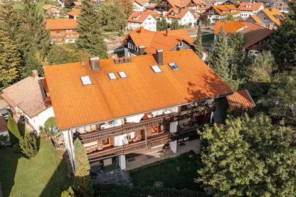 Immobilie in Oberstaufen - Provisionsfrei: Allgäuer Lebensgefühl – moderne 2-Zi.-Wohnung mit Stellplatz im Zentrum Oberstaufens - Bild 1
