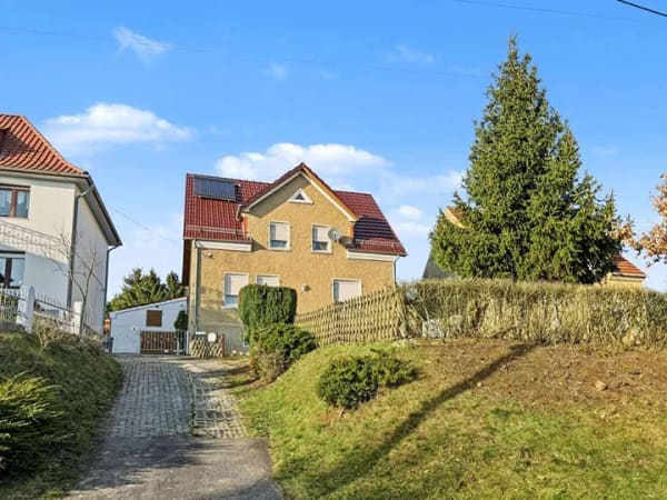 Immobilie in Gerstungen - Charmantes Einfamilienhaus mit großem Grundstück und viel Potenzial in Gerstungen - Bild 2