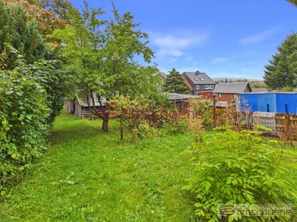 Immobilie in Großbreitenbach - Vielseitiges Zweifamilienhaus mit Carport und großzügigem Nebengebäude - Bild 2