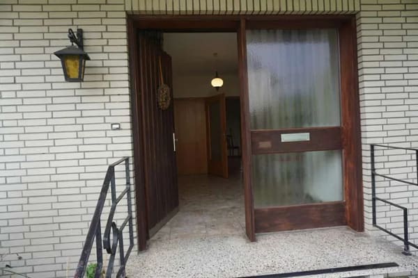 Immobilie in Helmstedt - Einfamilienhaus mit großzügigem Wohnangebot, Garten und zwei Garagen - Bild 4