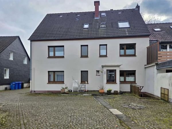Immobilie in Leverkusen - Mehrfamilienhaus im Herzen von Leverkusen Rheindorf mit Potenzial - Bild 1