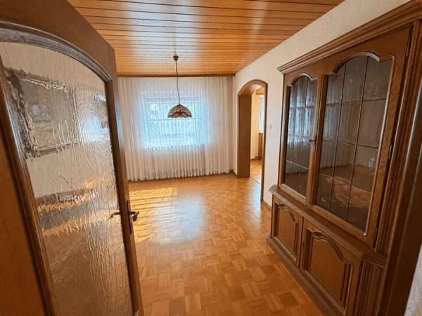 Immobilie in Liederbach - 4-Zimmer-Wohnung mit zwei Balkonen & Garage in Liederbach - Bild 0