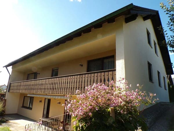 Immobilie in Ellzee - Zweifamilienhaus mit zusätzlicher Einliegerwohnung - Doppelgarage und Doppelcarport - Bild 1