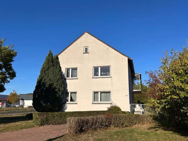 Immobilie in Erlenbach am Main - Großzügiges Zweifamilienhaus mit herrlichem Garten in zentraler Lage! - Bild 0
