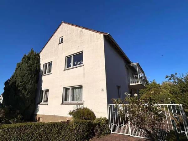 Immobilie in Erlenbach am Main - Großzügiges Zweifamilienhaus mit herrlichem Garten in zentraler Lage! - Bild 1