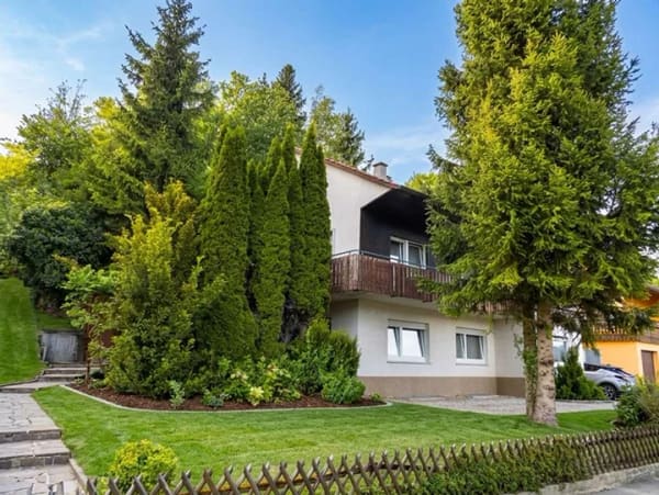 Immobilie in Stockach - Dreifamilienhaus mit Entwicklungspotenzial in ruhiger Lage von Stockach - Bild 2