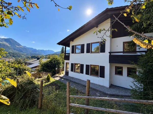 Immobilie in Berchtesgaden - Bergpanorama rundum – großzügige Doppelhaushälfte mit viel Platz für die ganze Familie - Bild 0