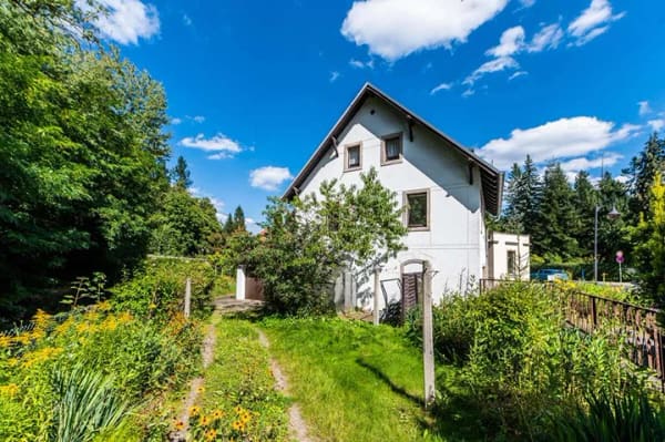 Immobilie in Bad Gottleuba-Berggießhübel - Charmantes Einfamilienhaus mit viel Potenzial im Kurort Bad Gottleuba - Bild 0
