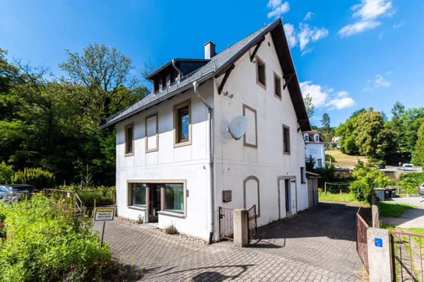 Immobilie in Bad Gottleuba-Berggießhübel - Charmantes Einfamilienhaus mit viel Potenzial im Kurort Bad Gottleuba - Bild 1