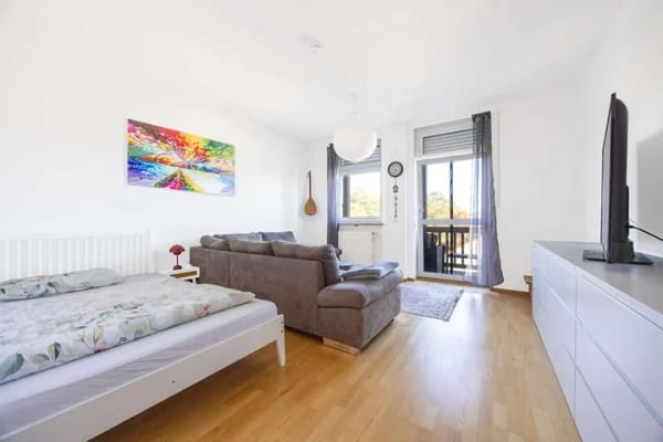 Immobilie in Waldkraiburg - Vermietete 1-Zimmer-Wohnung mit Südbalkon, Aufzug und Garage - Bild 0