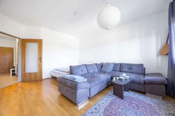 Immobilie in Waldkraiburg - Vermietete 1-Zimmer-Wohnung mit Südbalkon, Aufzug und Garage - Bild 1