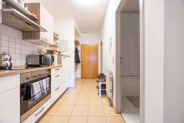 Immobilie in Waldkraiburg - Vermietete 1-Zimmer-Wohnung mit Südbalkon, Aufzug und Garage - Bild 4