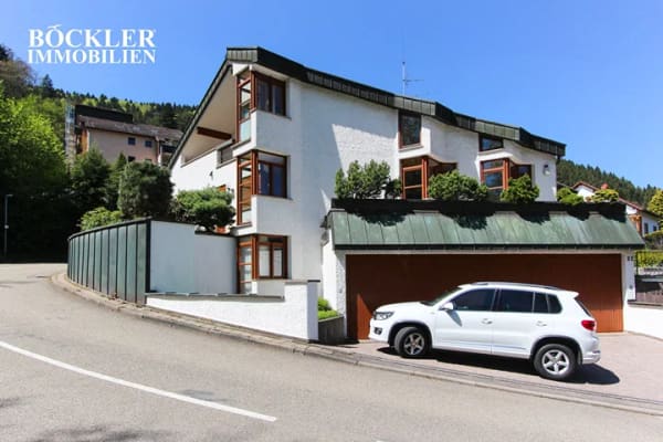Immobilie in Unterreichenbach - Komfortwohnen im Landhaus - 2-Familienhaus mit ELW, 3 Garagen und Wintergarten - Bild 1