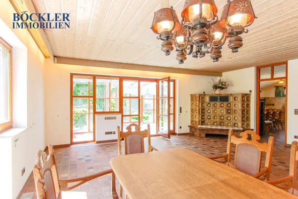 Immobilie in Unterreichenbach - Komfortwohnen im Landhaus - 2-Familienhaus mit ELW, 3 Garagen und Wintergarten - Bild 4