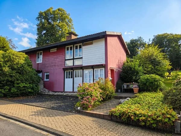 Immobilie in Horbach - Charmantes Einfamilienhaus mit großem Garten, Teich & vielseitigem Raumangebot - Bild 0