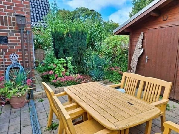 Immobilie in Westoverledingen - Charmantes kleines Zuhause am Deich mit Garten, Terrasse und Balkon - Bild 1
