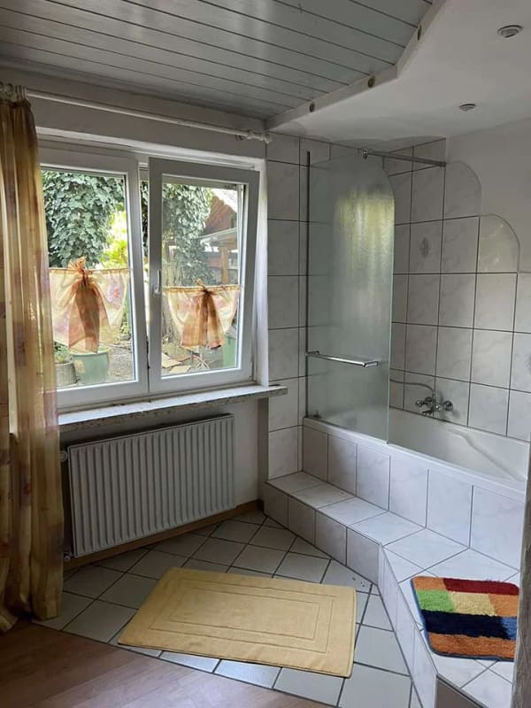 Immobilie in Dörfles-Esbach - Vielfältiges Einfamilienhaus für individuelle Nutzung mit Werkstatt - Bild 2
