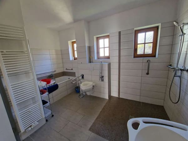 Immobilie in Eibenstock - Vielseitig nutzbares Objekt mit Lift und rollstuhlgerechtem Zugang in Carlsfeld - Bild 0