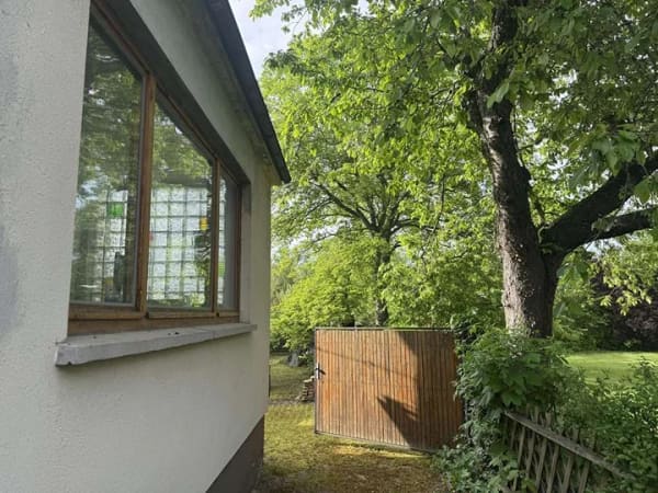 Immobilie in Ohrdruf - Fachwerk-Doppelhaushälfte mit Werkstatt, 2 Garagen, eigener Einfahrt und Ausbaupotenzial - Bild 1