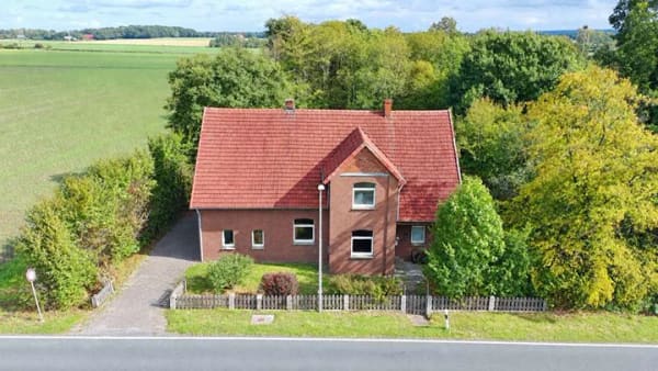 Immobilie in Petershagen - Großzügiges Wohnhaus mit viel Potenzial und großem Grundstück - Bild 0